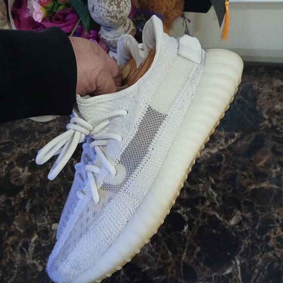 Yeezy Boost 350 V2 Bone Comfort/Athletic Shoes Size 6.5 Men/8 Women Runs Small G - Picture 1 of 9